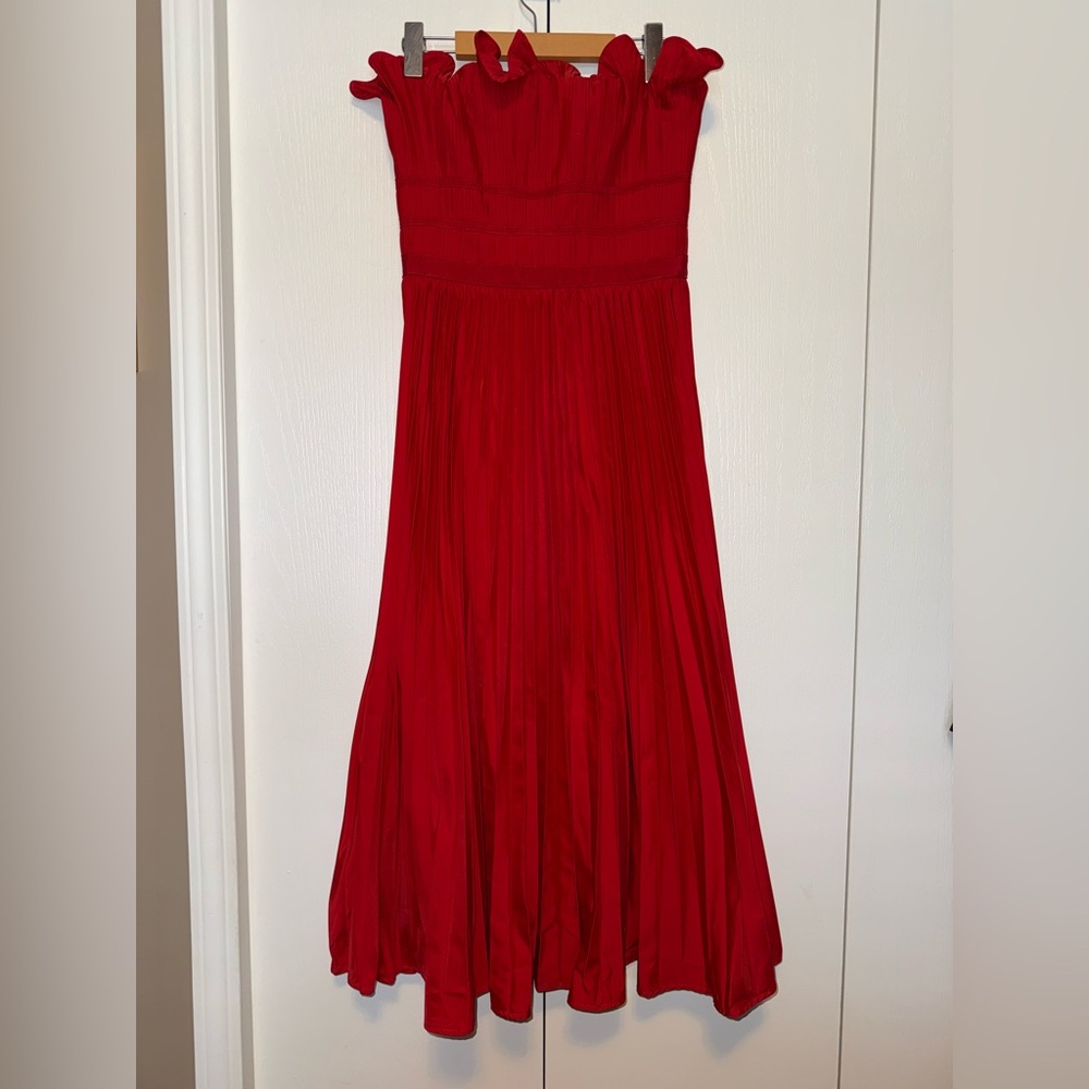 Moon River Strapless Pleated Midi Dress